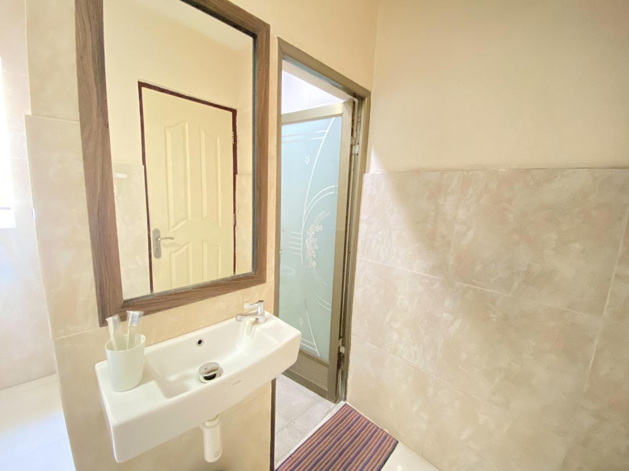 Penginapan Star Ambon Mitra Reddoorz Exterior foto