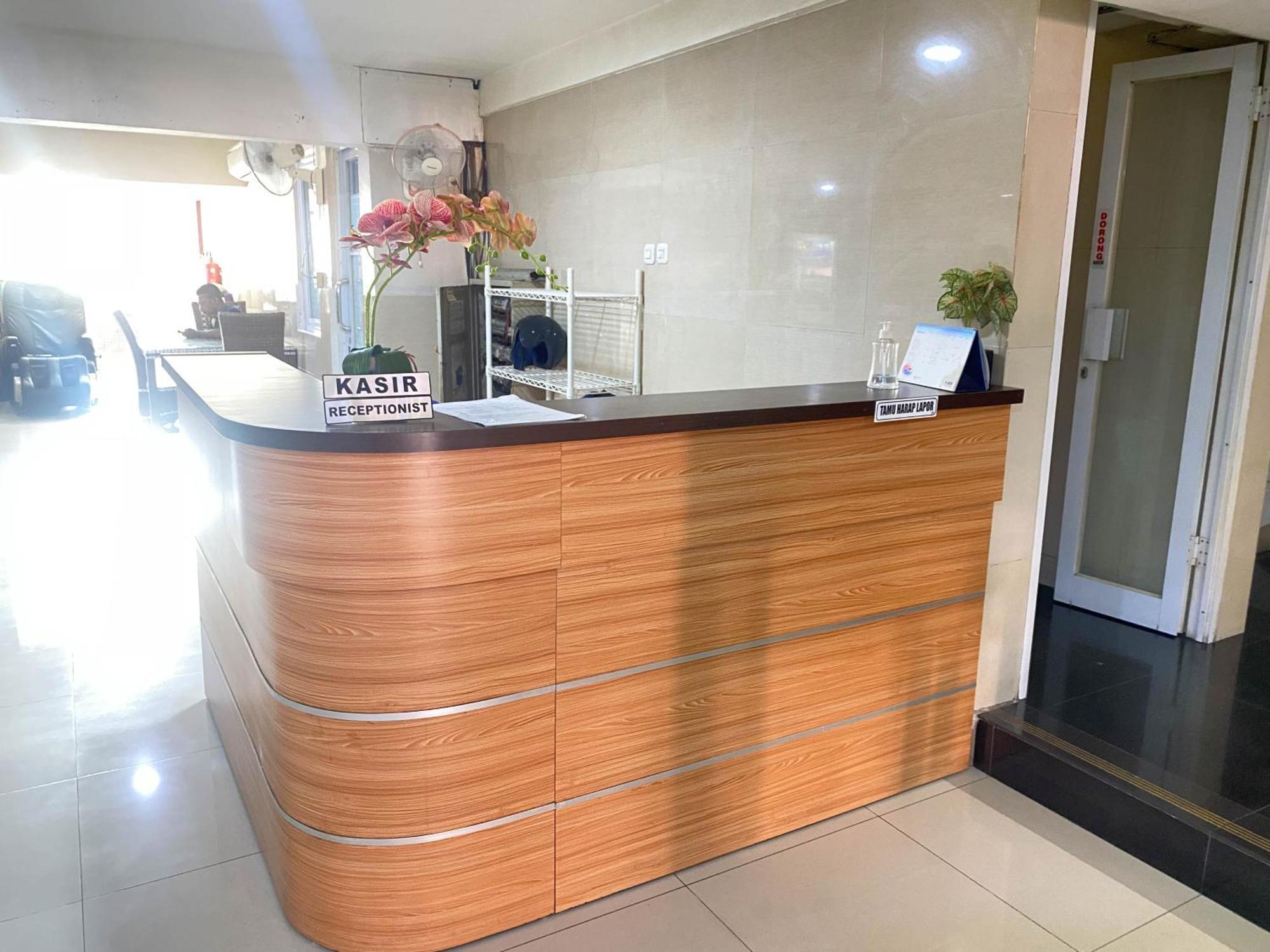 Penginapan Star Ambon Mitra Reddoorz Exterior foto